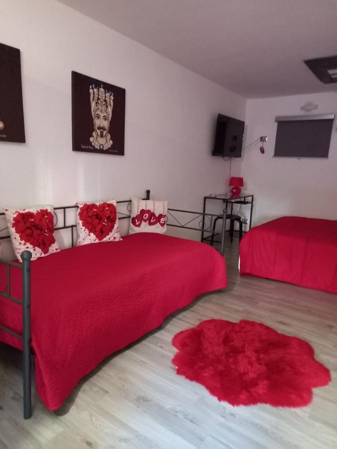 Suite Holiday House Bonaccorso Catania Bagian luar foto