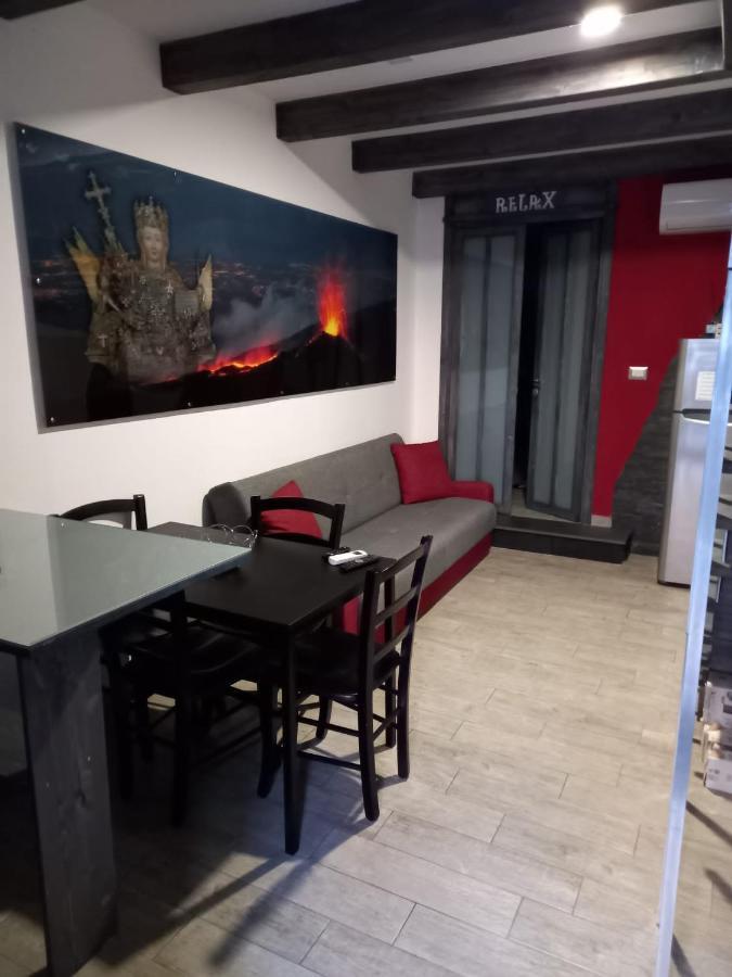 Suite Holiday House Bonaccorso Catania Bagian luar foto